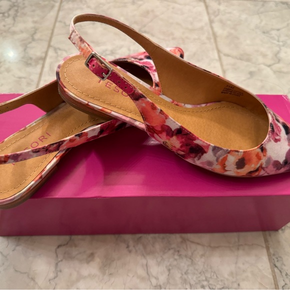 Tesori Floral Slingbacks - Picture 3 of 7